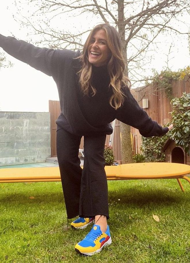 Total black + zapatillas virales