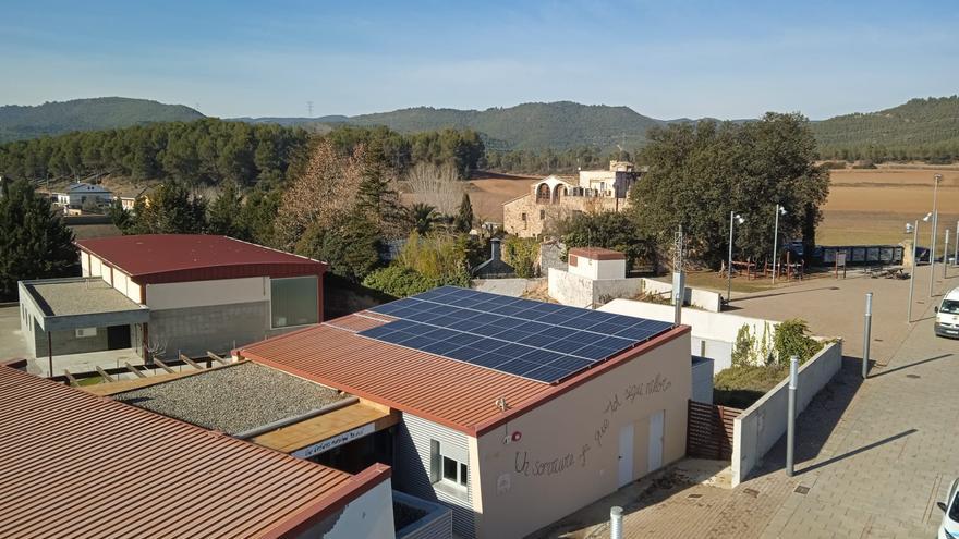 Fonollosa instal·la panells solars per abastir tres equipaments municipals