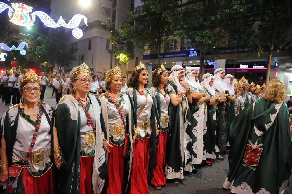 Desfile de Moros y Cristianos por las calles de Mu