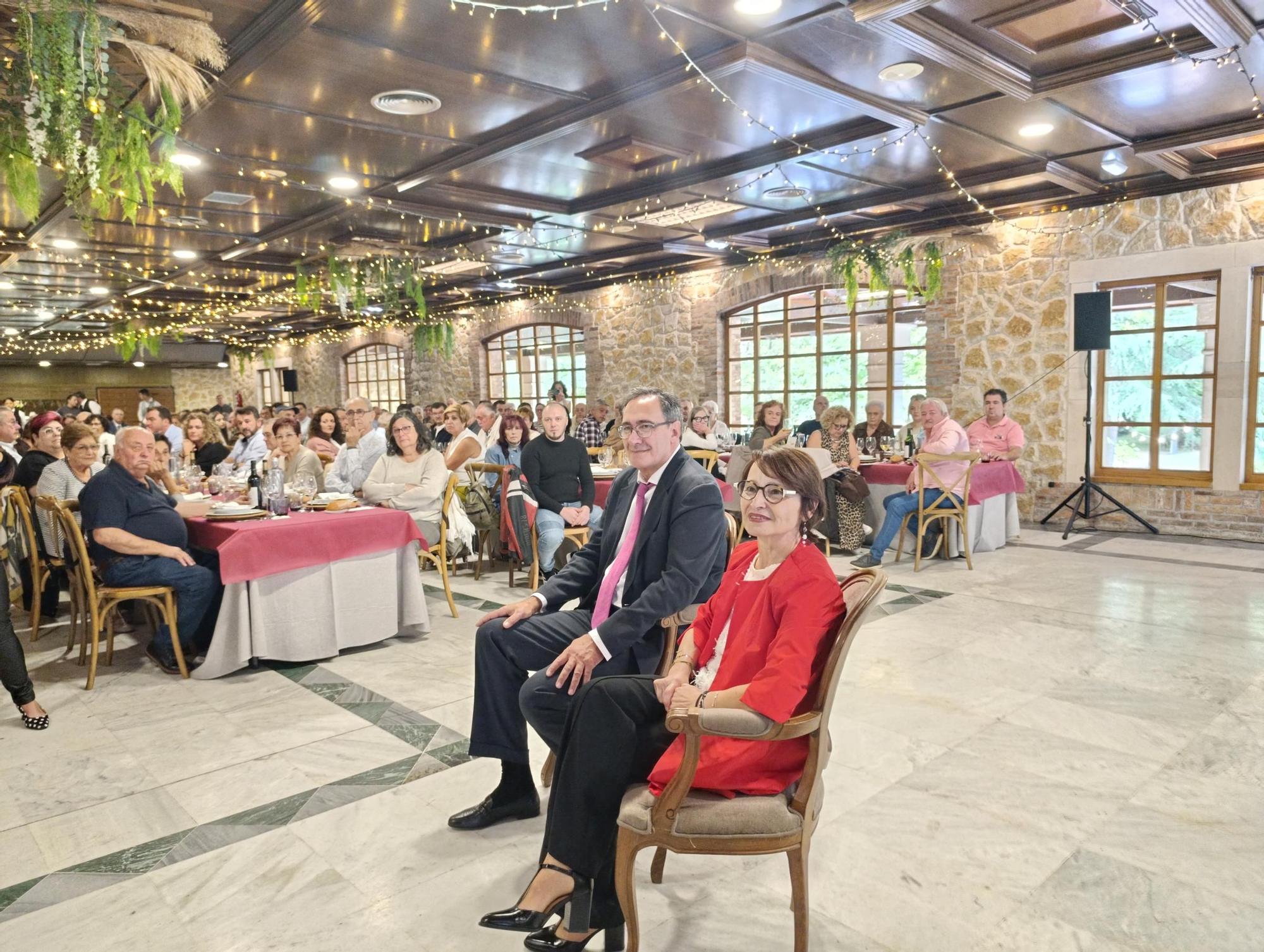 Emotivo y multitudinario homenaje a los sanitarios de Villabona