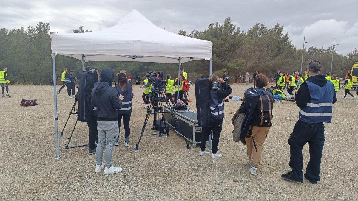 Más de 100 personas participan en un simulacro de ataque terrorista en la Universidad San Jorge