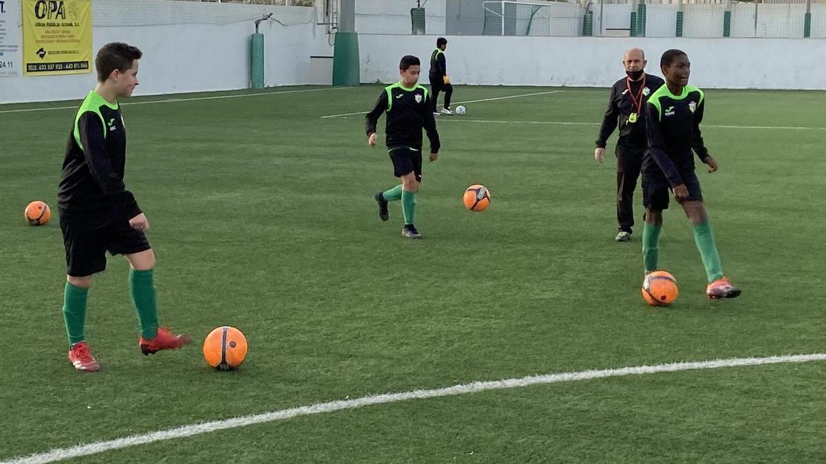 Imagen de un entrenamiento de un equipo de base del Atlético Rafal