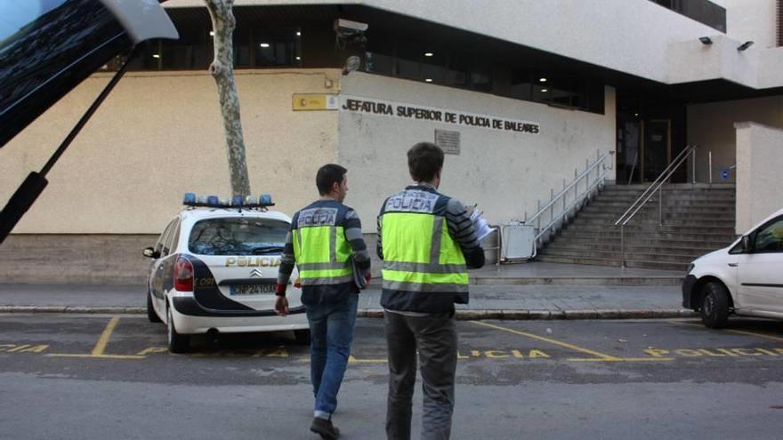 La Unidad de Familia y Mujer de la Policía Nacional está investigando los hechos.