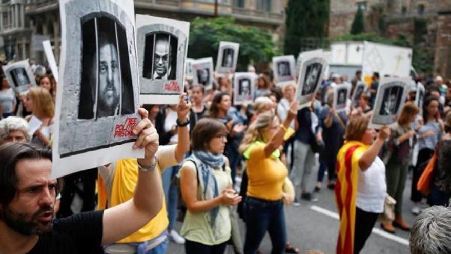 Independentistas cortan varias carreteras en protesta por la sentencia del &quot;procés&quot;