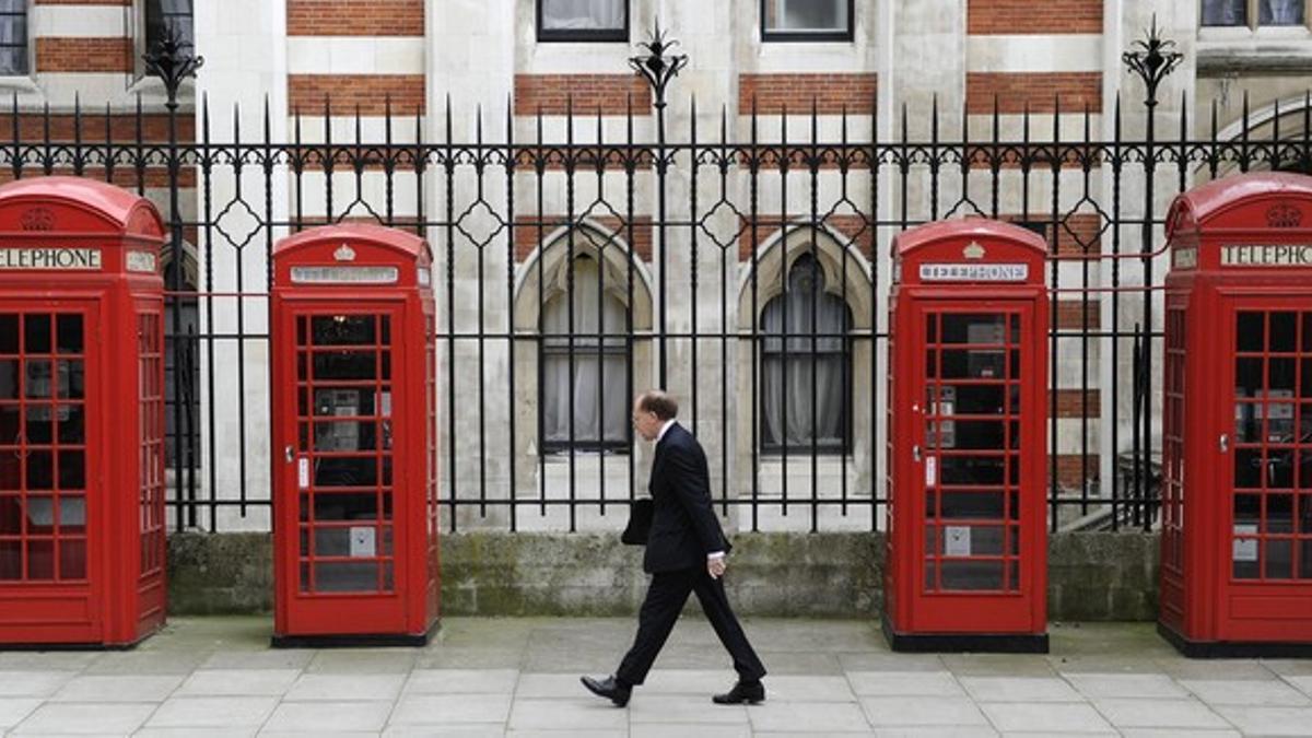 Las cabinas telefónicas británicas, en venta