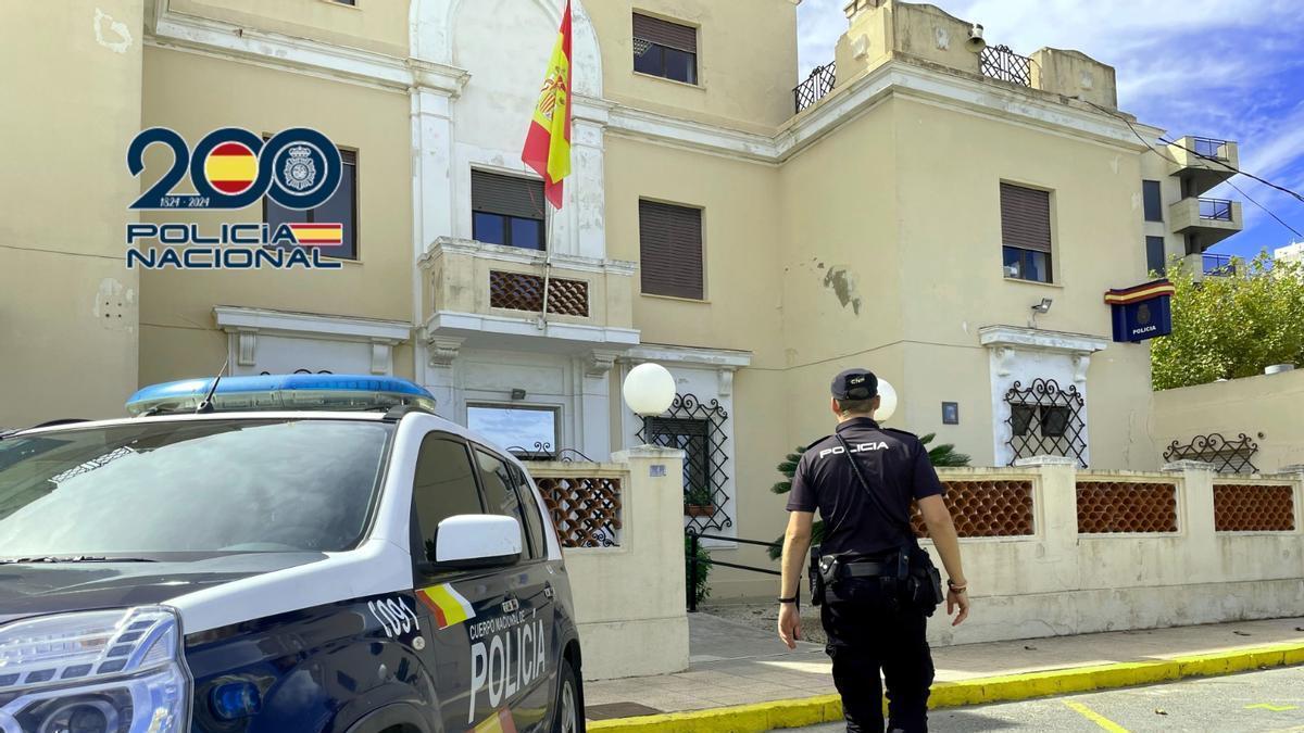 El detenido ha sido trasladado a la Comisaría de Dénia.