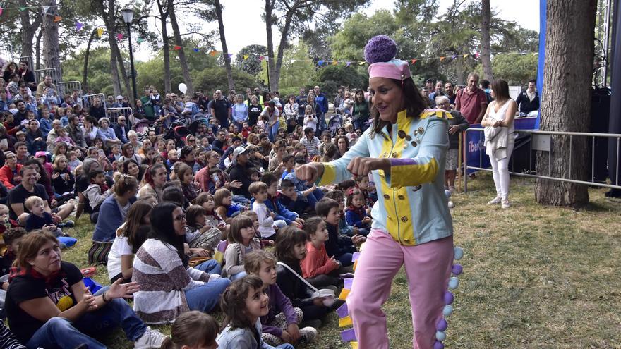 La magia de los títeres ya deslumbra en el Parque de las Marionetas