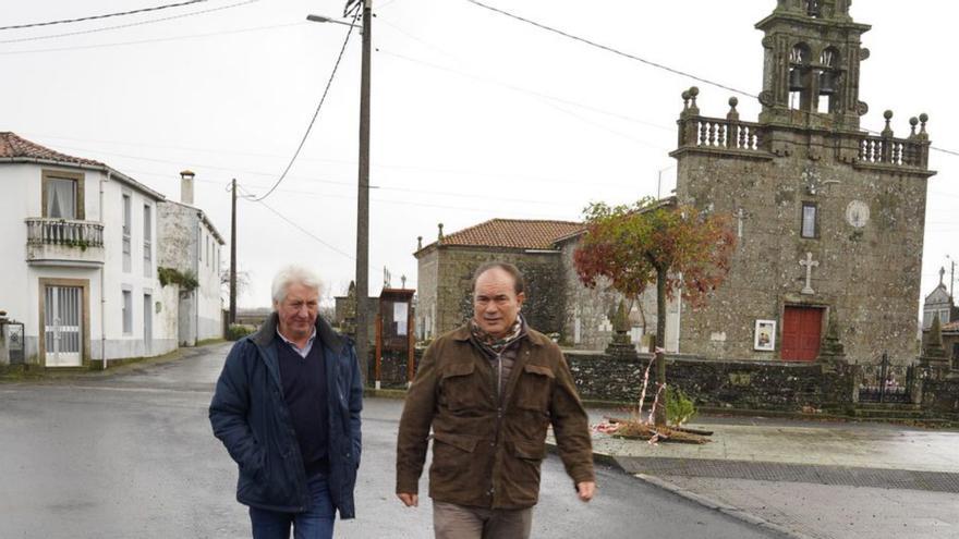 Crespo visita los trabajos en el vial de Santiso a Vilariño