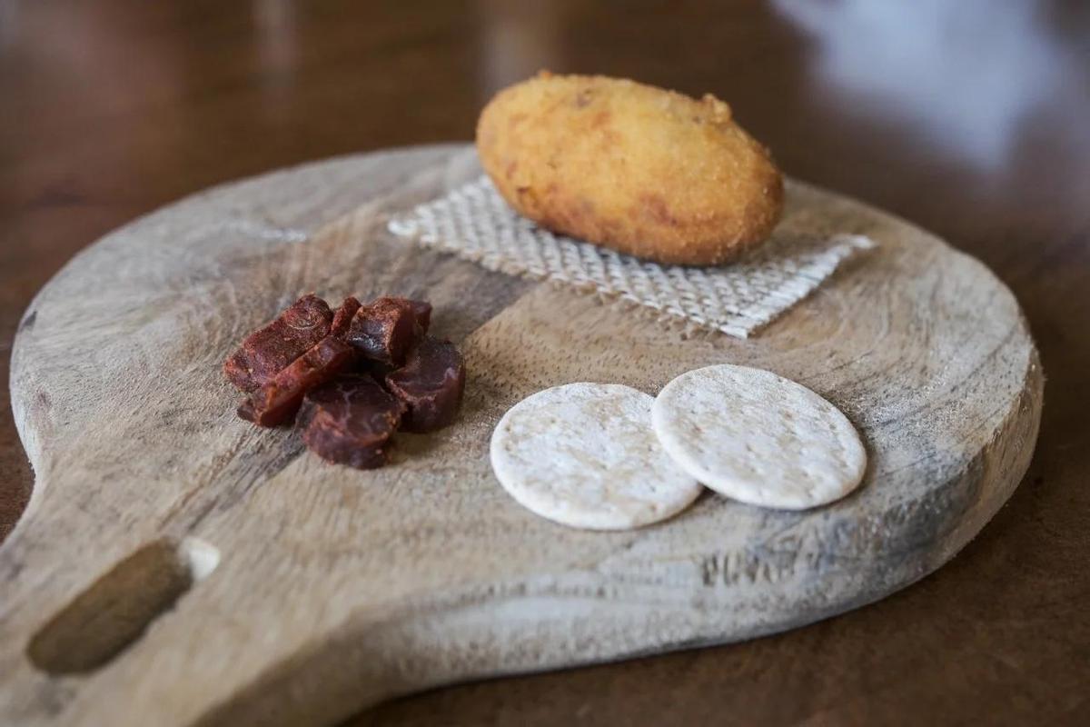Croqueta de tasajo de cabra del restaurante Veratus en Jarandilla.