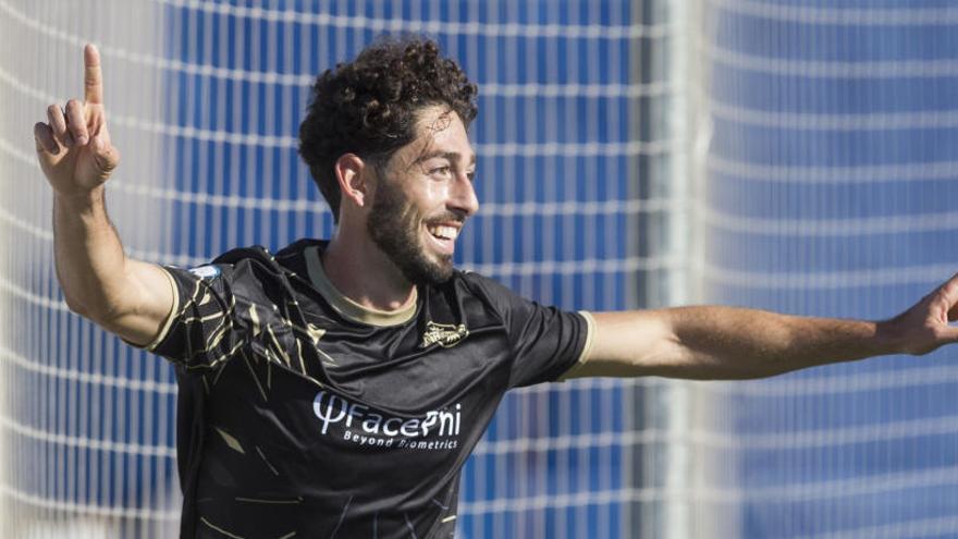 Paco Candela celebra un gol con el Intercity el pasado día 1 ante el Alzira en Sant Joan