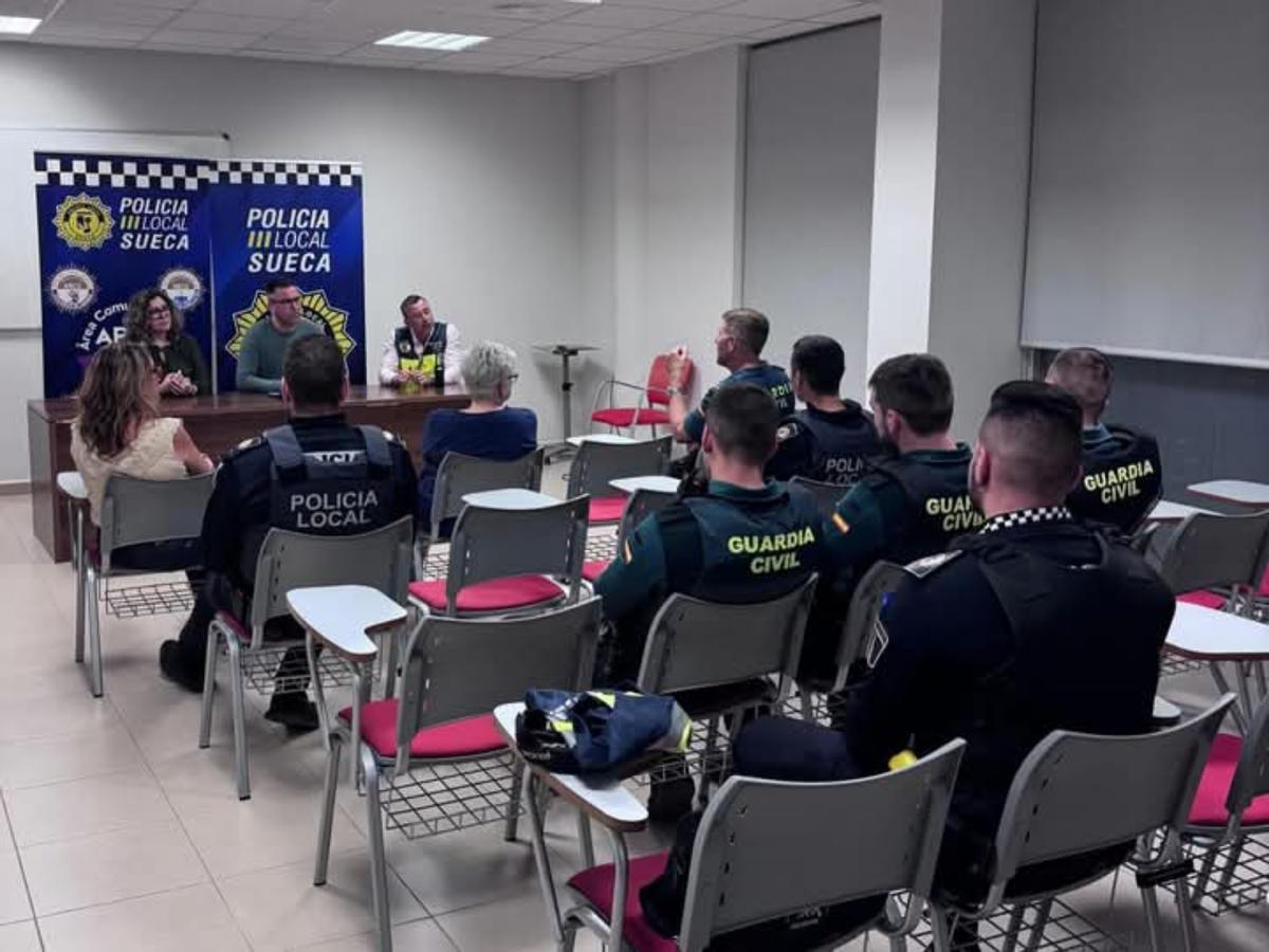 Reunión de las autoridades municipales de Sueca con los servicios de emergencia.