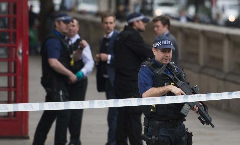 Un detenido en Londres que portaba dos cuchillos junto a Downing Street