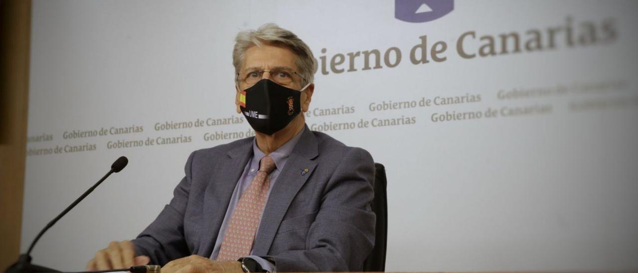 Julio Pérez, en una rueda de prensa como portavoz del Ejecutivo de Canarias tras un Consejo de Gobierno.