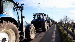 Protestas de los agricultores, en directo  Planas se reúne con los agricultores, que piden un plan de choque para levantar las protestas