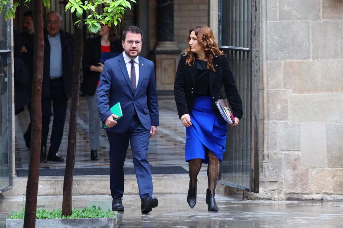 El president de la Generalitat, Pere Aragonès, con la vicepresidenta del Govern, Laura Vilagrà, este martes