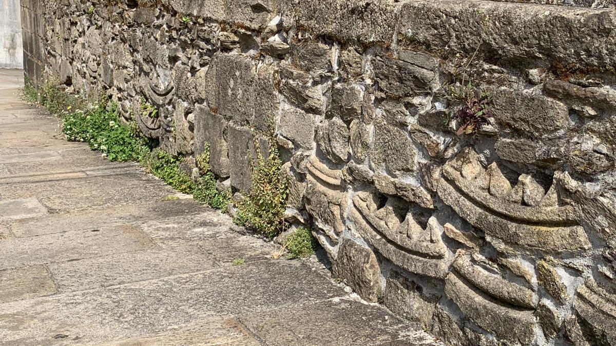 Arcos en el muro de San Martín Pinario