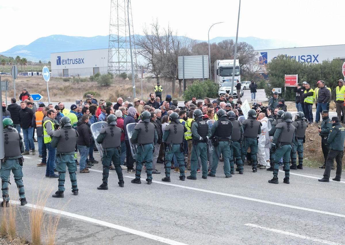Así ha sido la protesta de agricultores del Alto y Medio Vinalopó en Villena