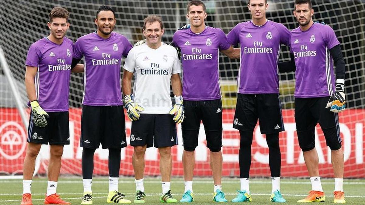 Álex Craninx, en su etapa como jugador del Real Madrid (segundo por la derecha), en la temporada 2016/2017.