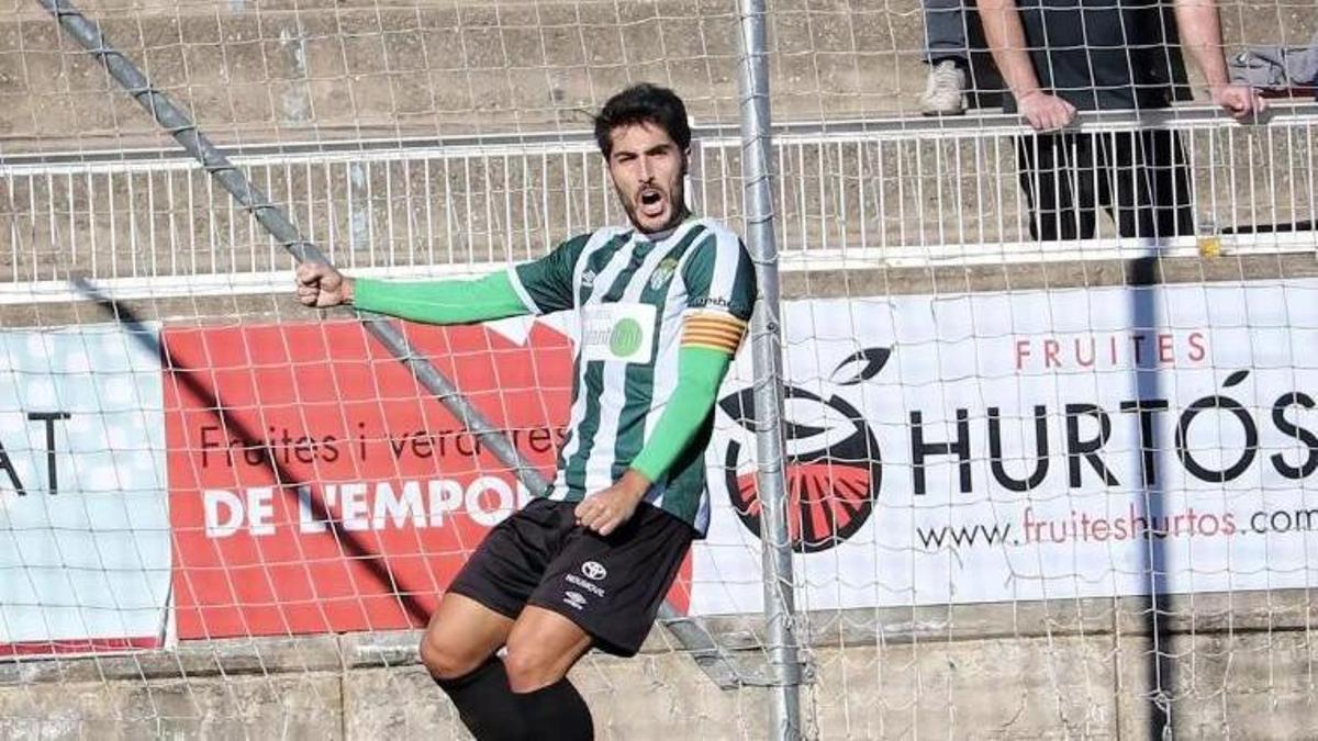 Sergi Romero celebra un gol amb el Peralada.