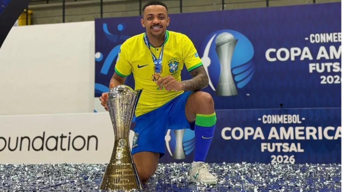 Joao Victor, con la medalla de oro y el trofeo de la Copa América