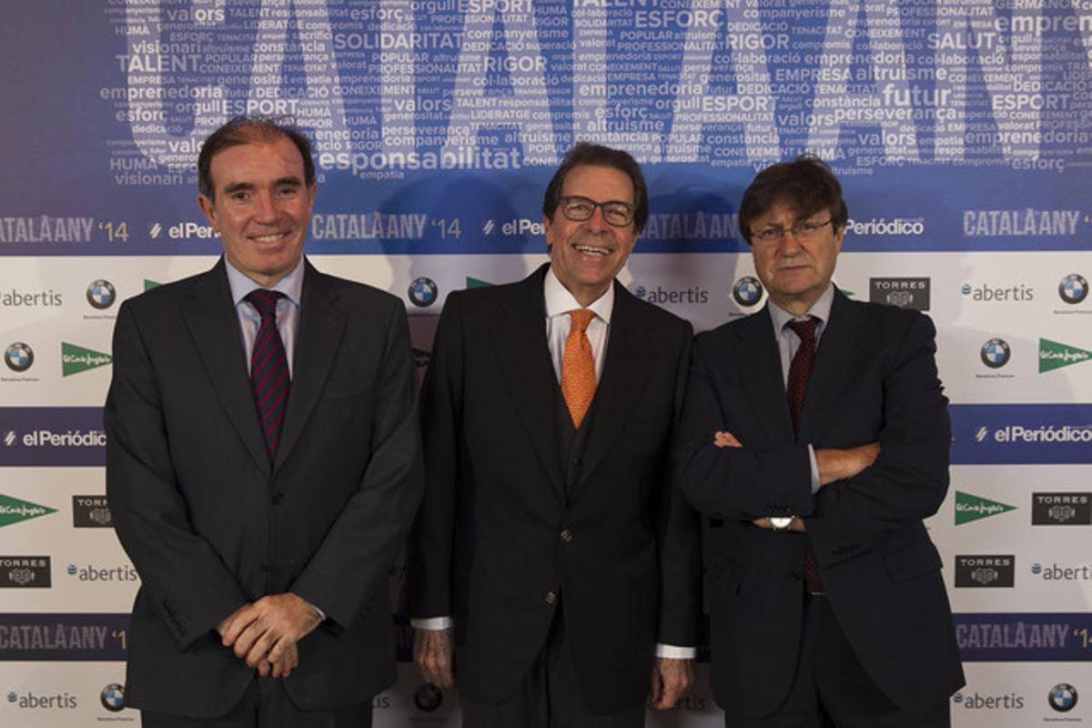 El director general del Grupo Zeta, Conrado Carnal, el vicepresidente y presidente de la Comisión Ejecutiva, Juan Llopart y el director editorial, Miguel Ángel Liso.