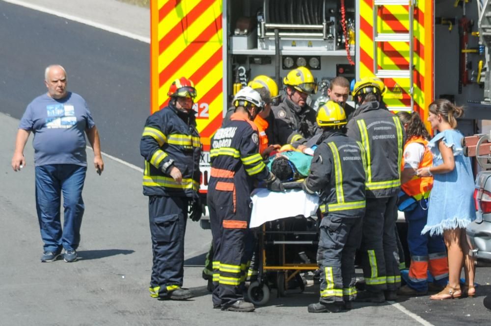 Tres heridos en un brutal accidente en uno de los principales accesos a Vilagarcía