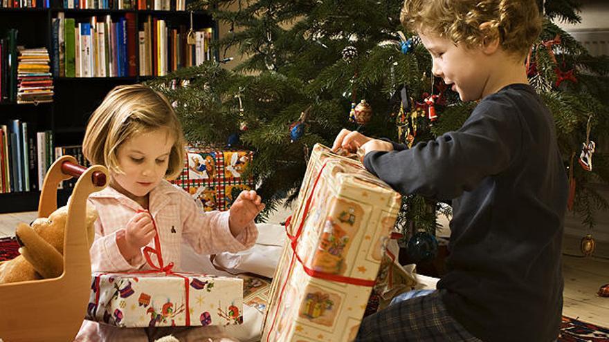 Conseguir regalos originales, un reto para los padres.