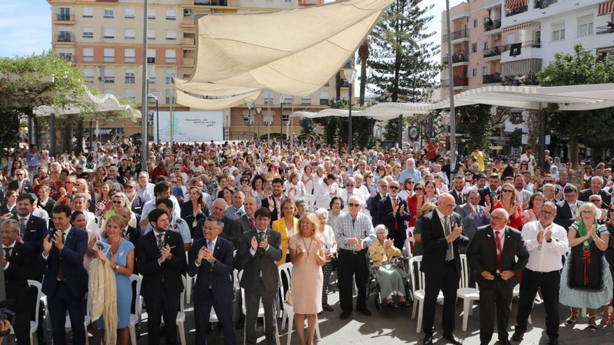 Autoridades de San Pedro y Arenas de San Pedro y vecinos, ayer, durante el hermanamiento.