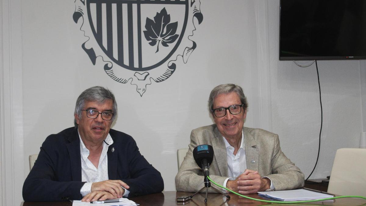 Josep Maria Bernils i Ramon Pastoret presentant la proposta d'Ordenances.