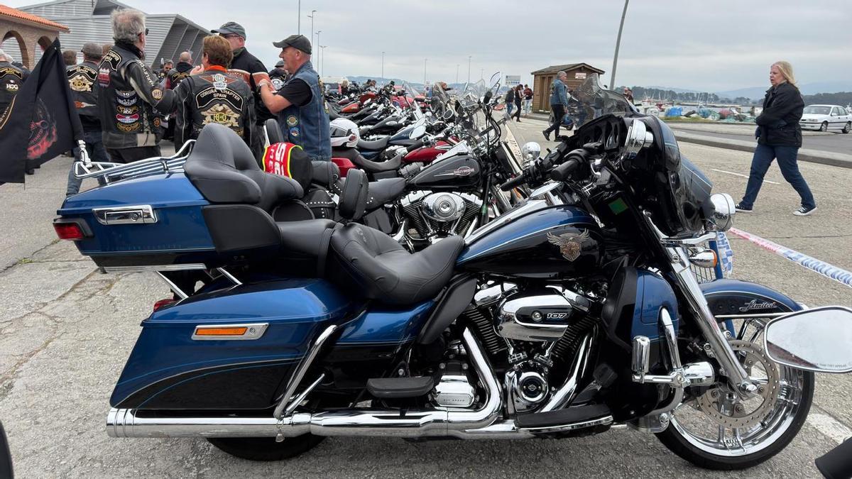 Las Harley Davidson en el puerto de O Grove.