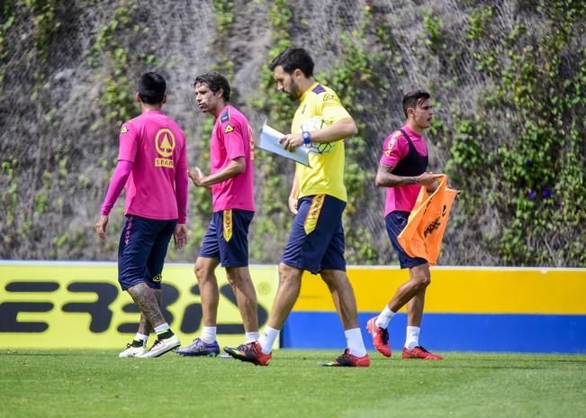 Entrenamiento de la UD LAS PALMAS en Barranco ...