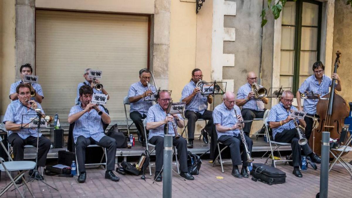 La cobla Vila de la Jonquera s’encarrega de cloure la festa