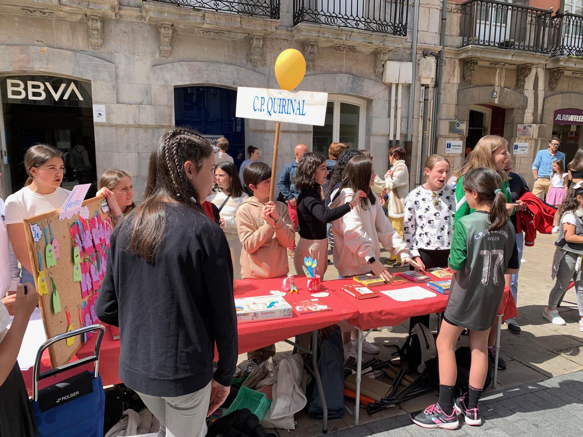 Mercadillo estudiantil en Avilés para el viaje de fin de curso