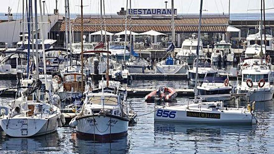 Embarcacions amarrades al port de Palamós.