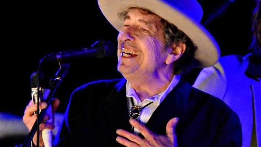 Bob Dylan recull el Nobel en la intimitat