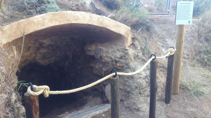 El nacimiento surgido en el Monte Cabeço ttras las lluvias del invierno