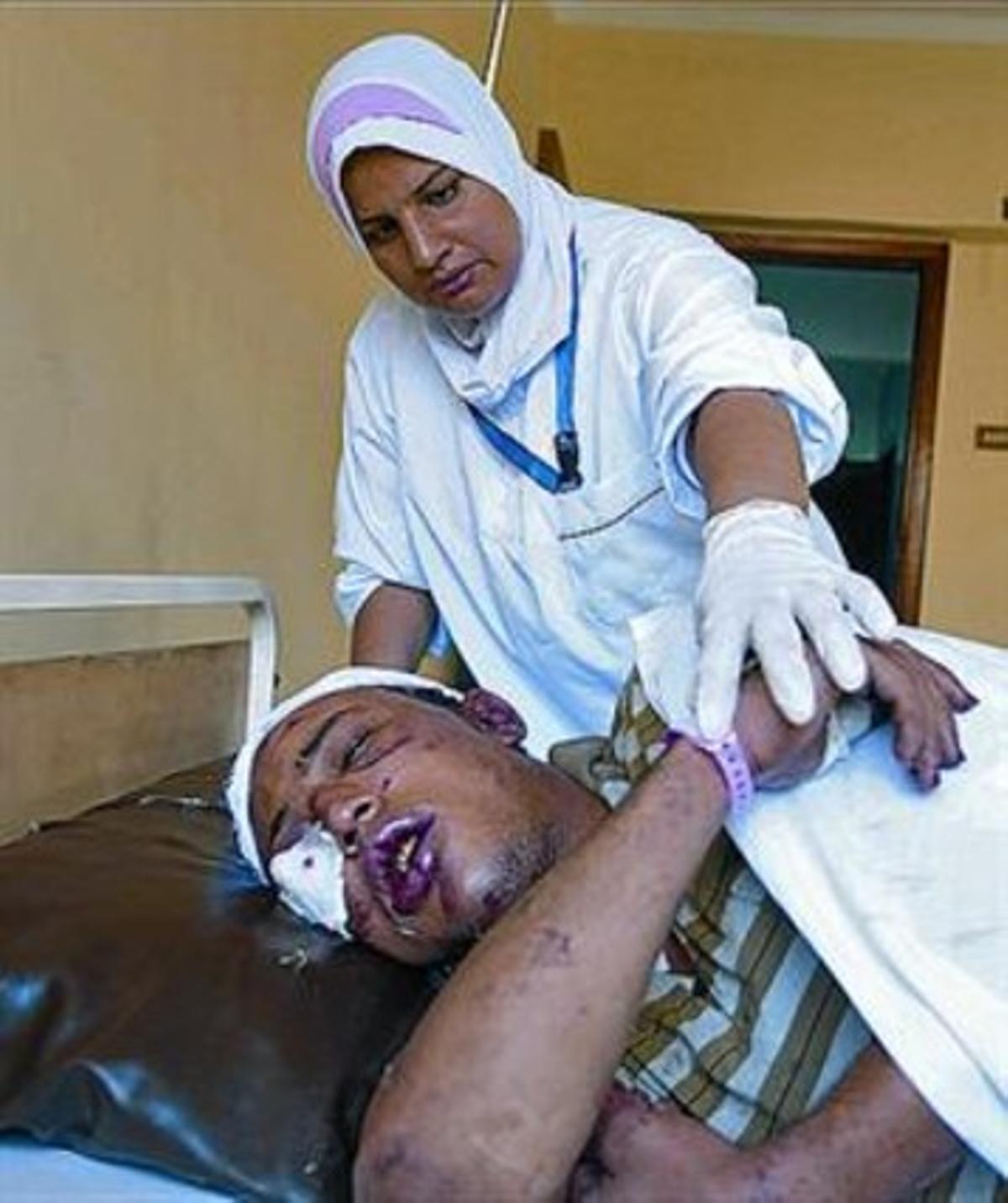 Un simpatitzant de Mursi, a l’hospital.