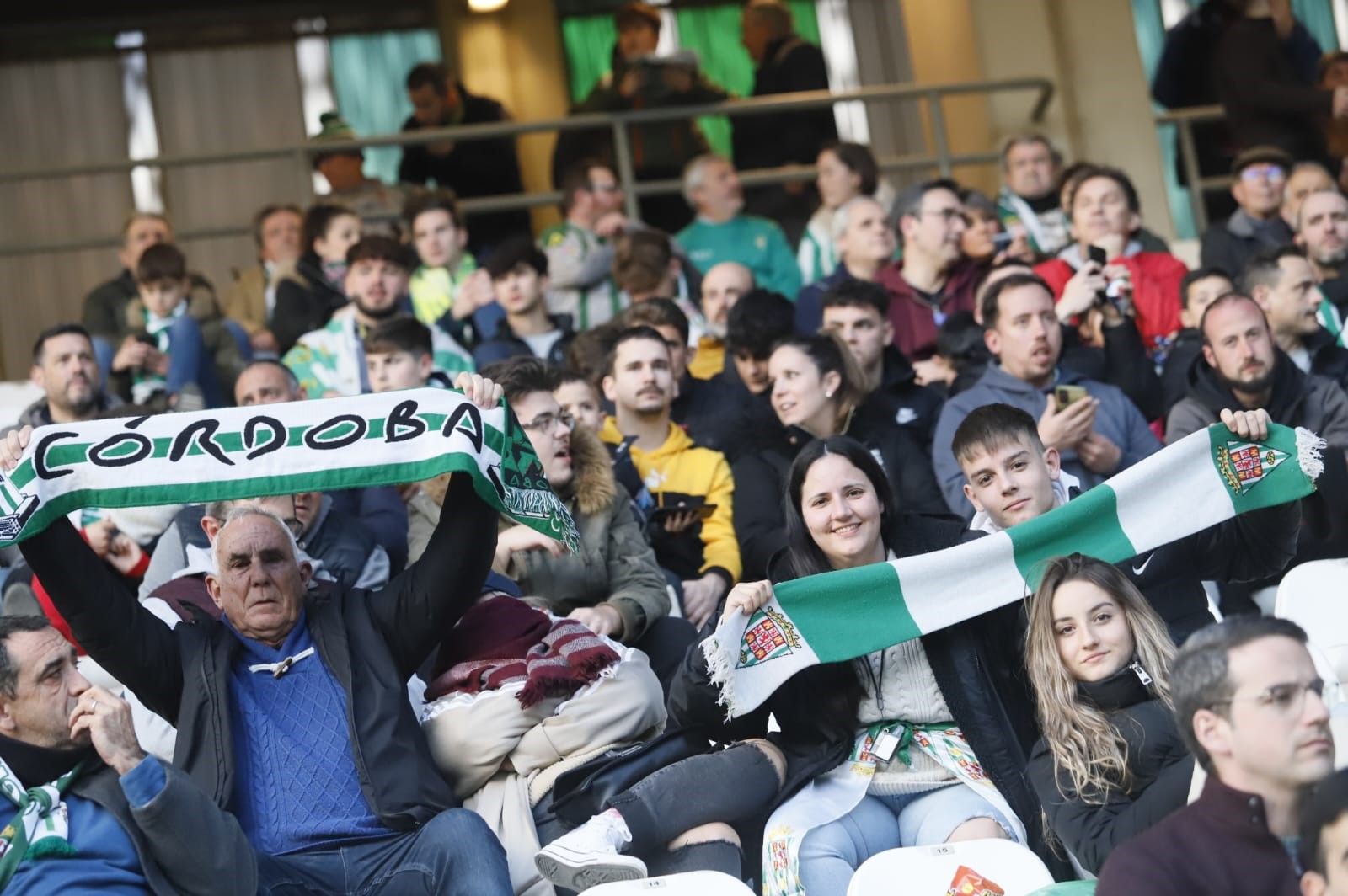 La afición blanquiverde en El Arcángel en el Córdoba CF- Real Madrid Castilla