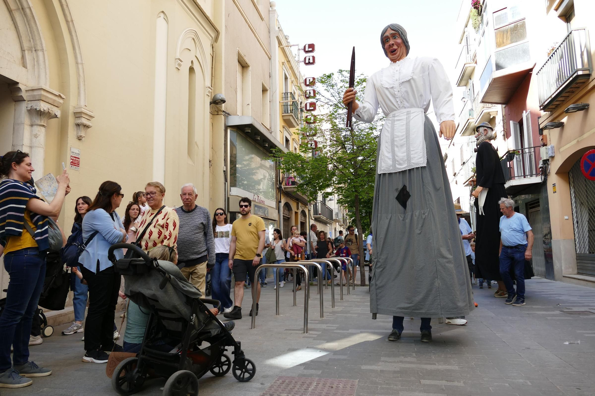 La trobada gegantera de la Diada de Santa Creu celebra els 30 anys dels Amics dels Gegants de Figueres