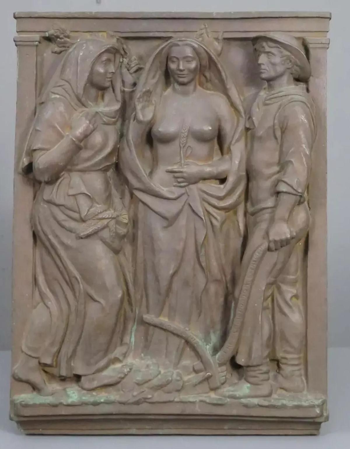 Placa de bronce desaparecida y rescatada por el experto en arte.
