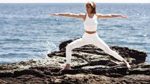 Cómo puedes practicar yoga en las playas de Barcelona