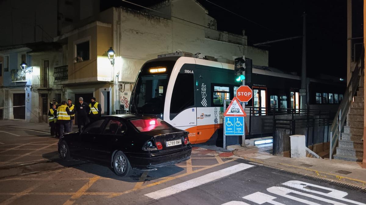 Simulacro de accidente entre el Tram y un coche eléctrico en La Vila Joiosa