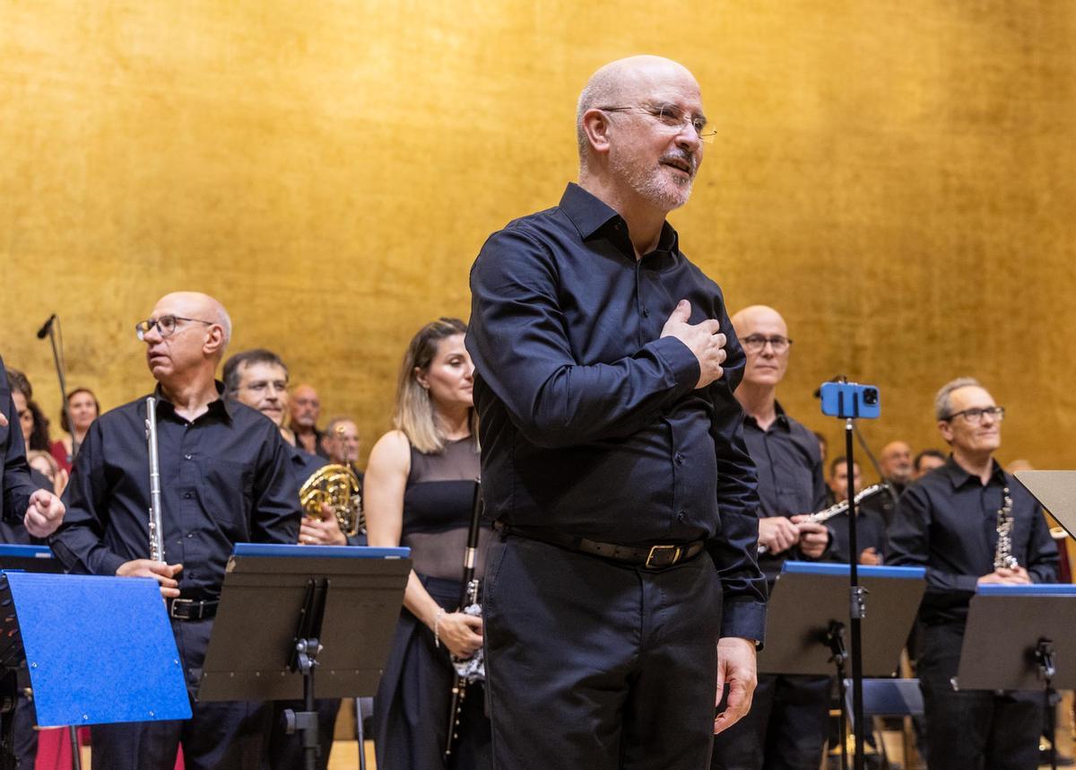 Música y fuego se dan la mano en el concierto de Hogueras de INFORMACIÓn