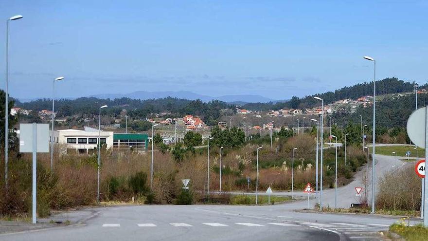 Vista general del polígono de Nantes que comparte servicios con el Ayuntamiento de Meaño. // G.S.