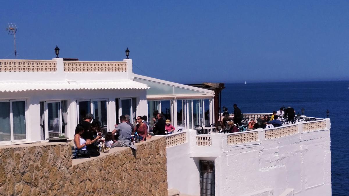 La terraza de uno de los restaurantes de les Rotes de Dénia