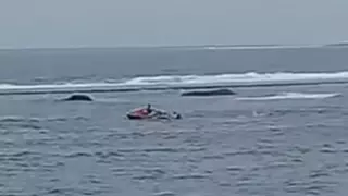 Salvan la vida a un hombre en Las Canteras: el décimo rescate del verano