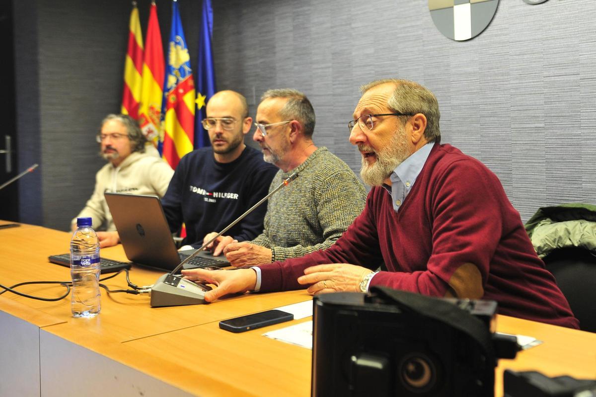 Un momento de la intervención de Julián Fernández, presidente de los Moros y Cristianos de Elche