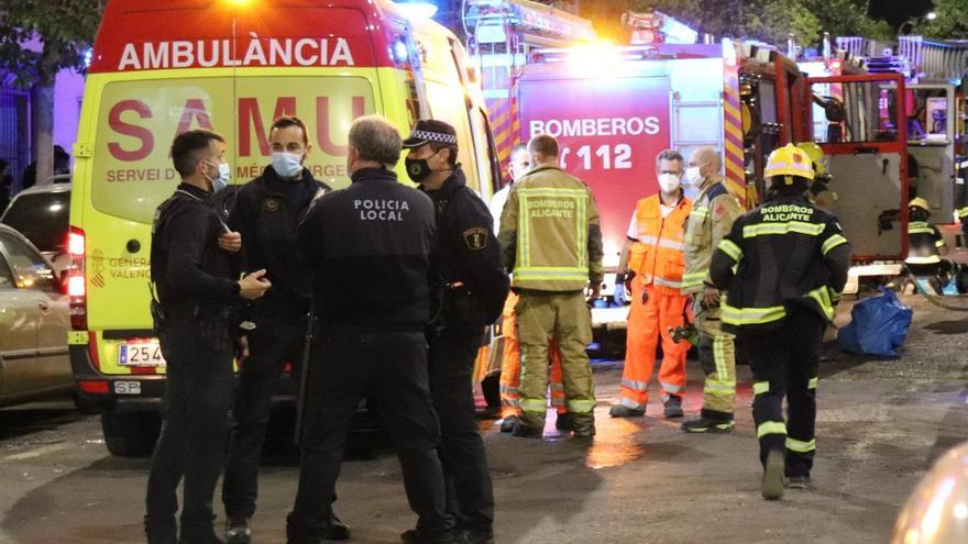 COMUNIDAD VALENCIANA.-Alicante.- Sucesos.- Ocho personas rescatadas y diez atendidas, entre ellas un bebé, en el incendio en una vivienda