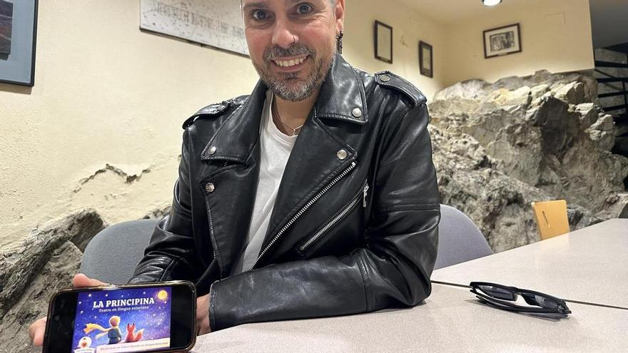 Richard de la Uz, el profesor valdesano que llevó "El Principito" al asturiano con música, croma y mucha escuela y logró un premio