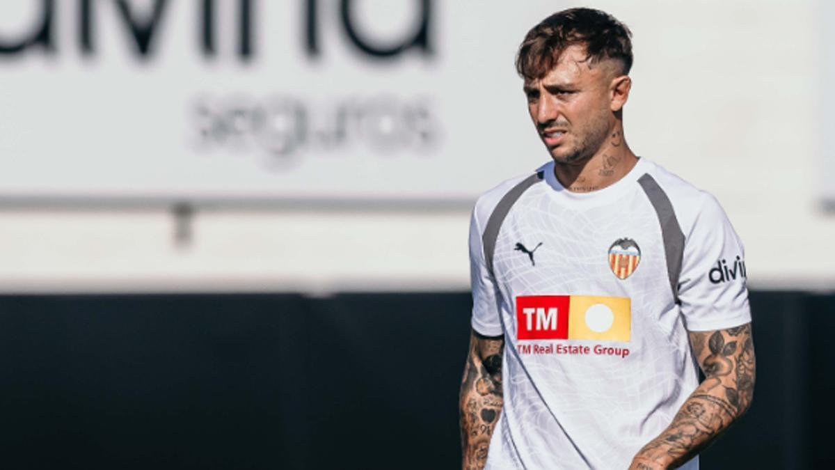 Pablo Maffeo a su llegada al aeropuerto de Manises